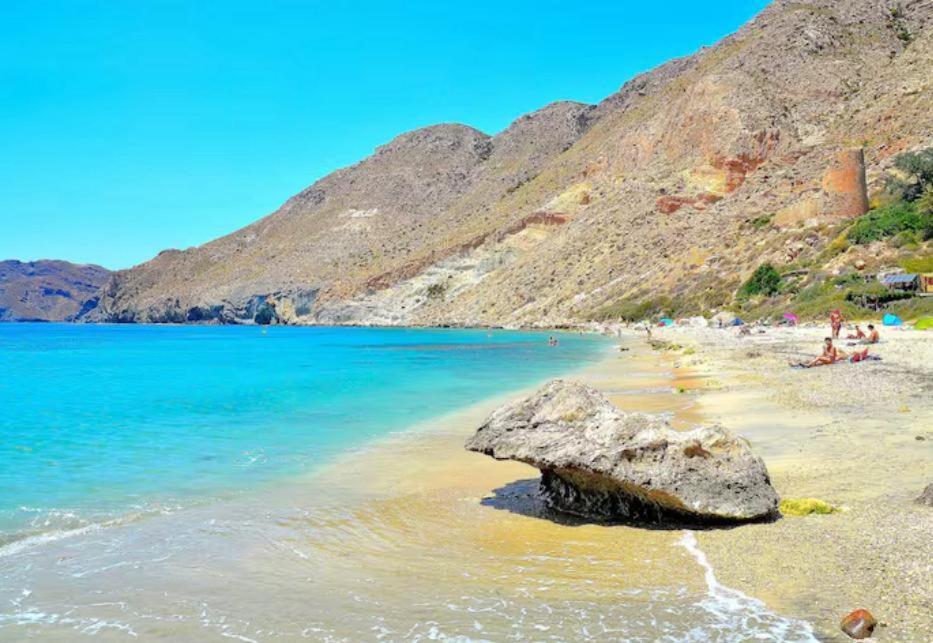 Апартаменты Loft primera línea playa, Cabo de Gata, Wifi Ретамар Экстерьер фото