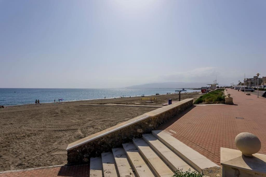 Апартаменты Loft primera línea playa, Cabo de Gata, Wifi Ретамар Экстерьер фото